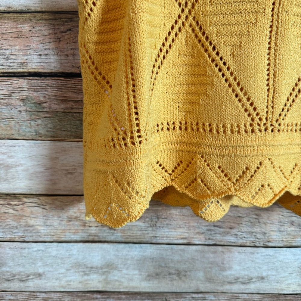 St. John Sport Women's Yellow 100% Wool Scalloped Hem Crochet Shell Tank Medium - Picture 7 of 8